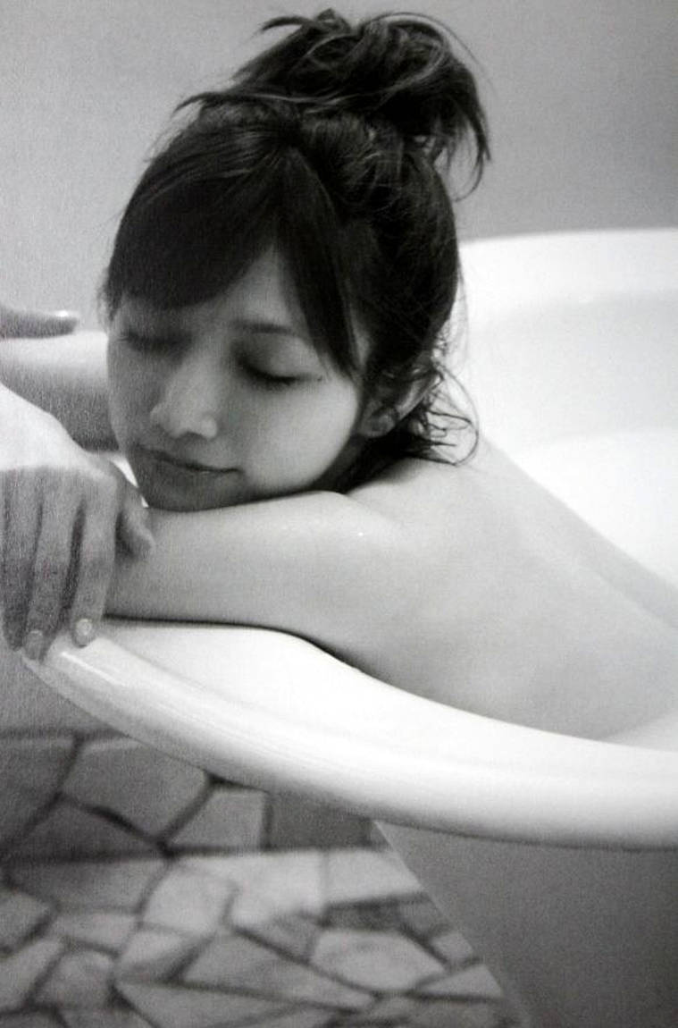 สมุดรวมภาพที่โกโตะ มากิ อาบน้ำ